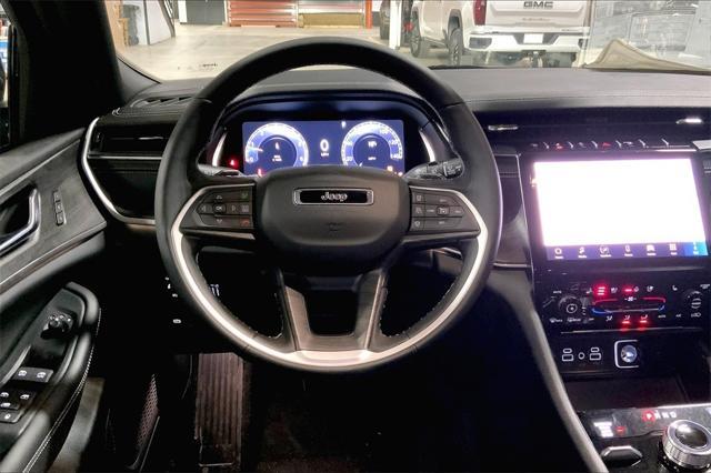 Photo of 2025 DIAMOND BLACK CRYSTAL P/C Jeep Grand Cherokee L