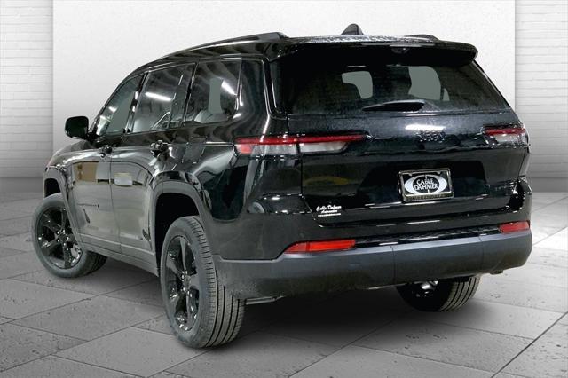 Photo of 2025 DIAMOND BLACK CRYSTAL P/C Jeep Grand Cherokee L