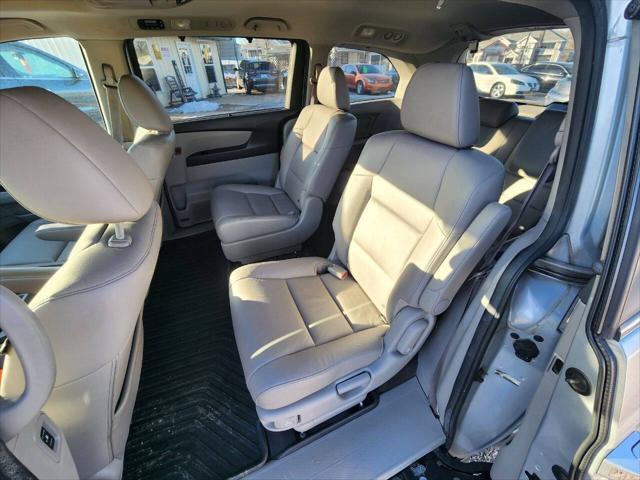 Photo of 2014 Alabaster Silver Metallic Honda Odyssey