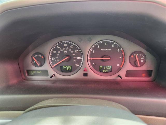 Photo of 2001 White Volvo V70