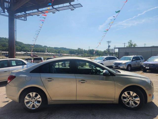 Photo of 2013 Gold Chevrolet Cruze