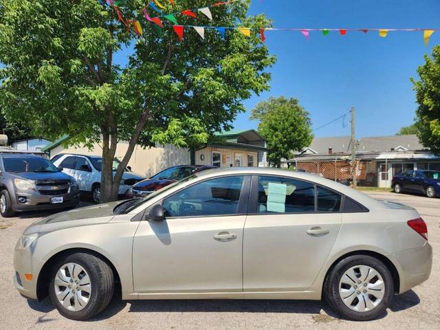 Photo of 2013 Gold Chevrolet Cruze