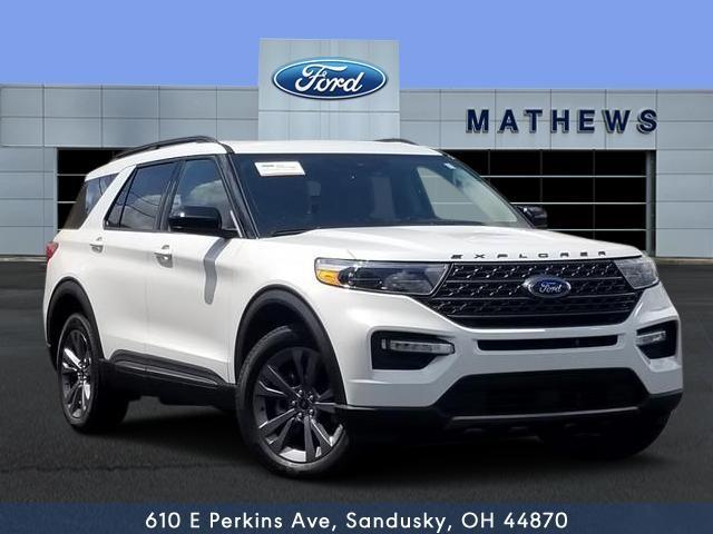 Photo of 2022 STAR WHITE MET TRI-COAT Ford Explorer