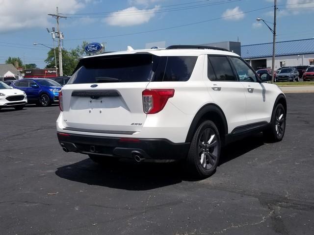 Photo of 2022 STAR WHITE MET TRI-COAT Ford Explorer