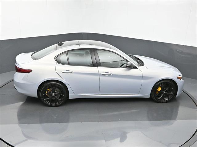 Photo of 2021 Lunare White Metallic Alfa Romeo Giulia