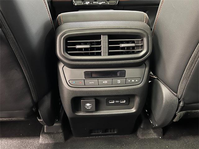 Photo of 2025 Lunar Silver Metallic Honda Pilot