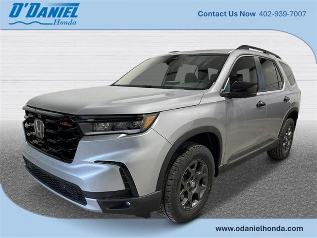 Photo of 2025 Lunar Silver Metallic Honda Pilot