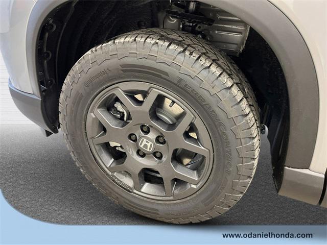 Photo of 2025 Lunar Silver Metallic Honda Pilot