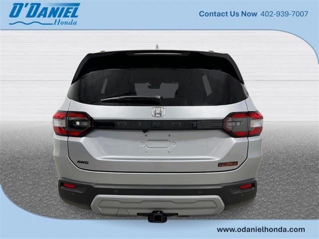 Photo of 2025 Lunar Silver Metallic Honda Pilot