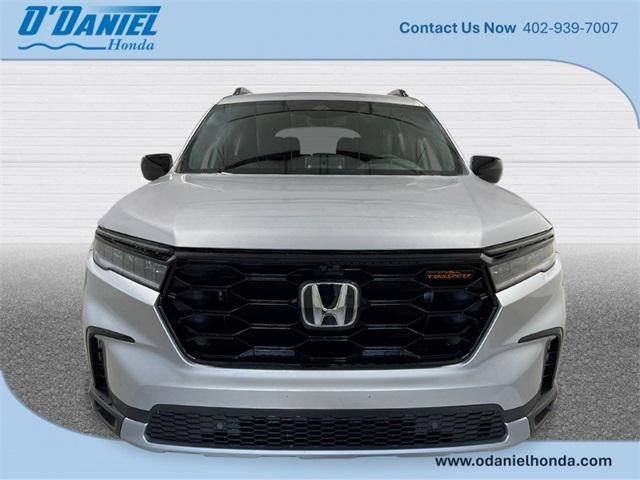 Photo of 2025 Lunar Silver Metallic Honda Pilot