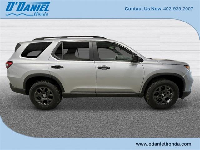 Photo of 2025 Lunar Silver Metallic Honda Pilot