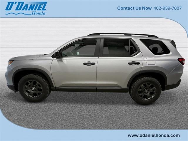 Photo of 2025 Lunar Silver Metallic Honda Pilot