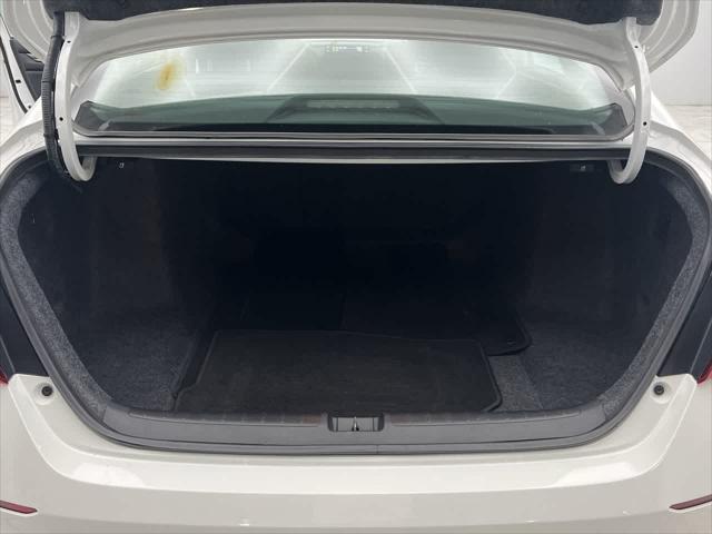 Photo of 2022 Platinum White Pearl Honda Accord