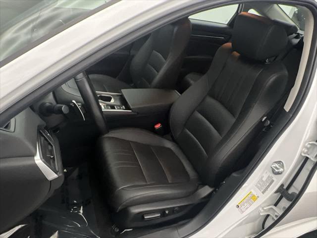 Photo of 2022 Platinum White Pearl Honda Accord