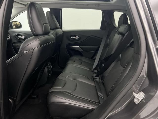Photo of 2022 Granite Crystal Metallic Clearcoat Jeep Cherokee