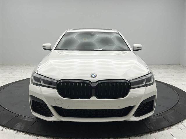 Photo of 2023 Alpine White BMW 540