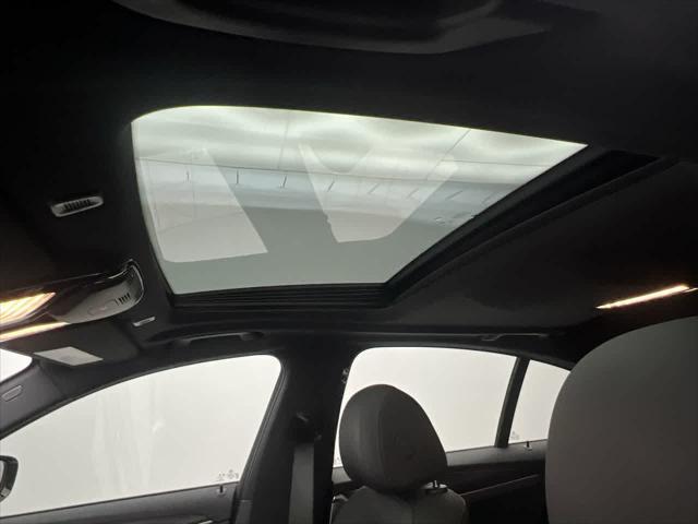 Photo of 2023 Alpine White BMW 540