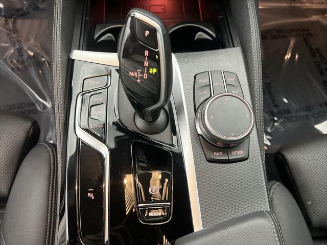 Photo of 2023 Alpine White BMW 540