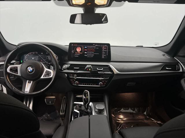 Photo of 2023 Alpine White BMW 540