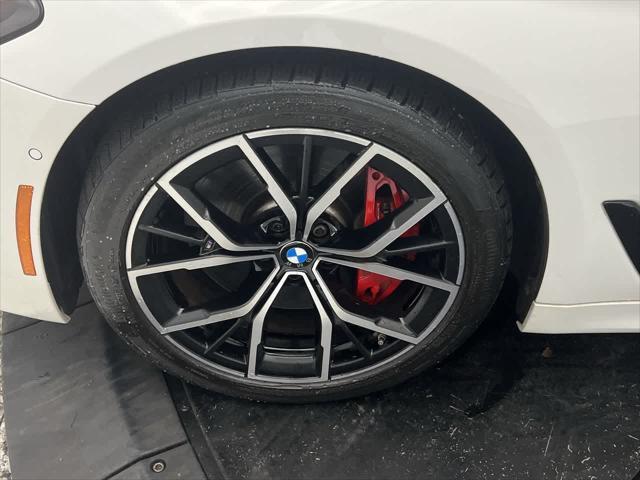 Photo of 2023 Alpine White BMW 540
