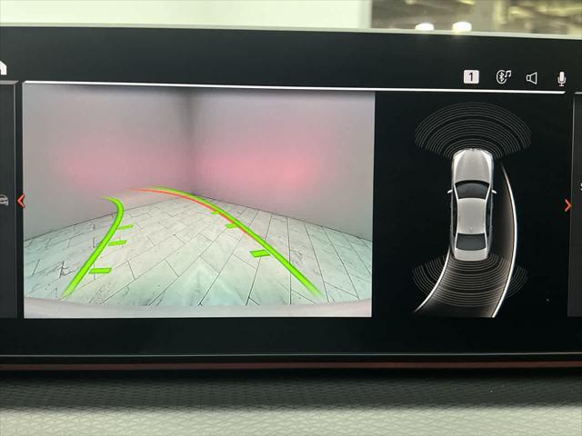 Photo of 2023 Alpine White BMW 540