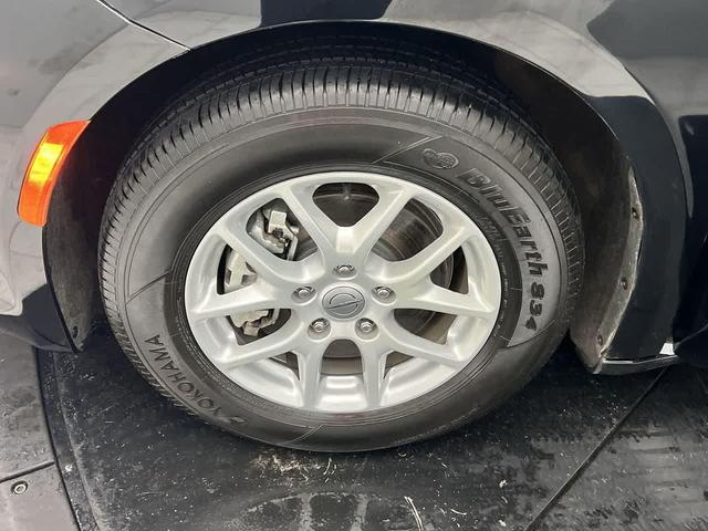 Photo of 2024 Diamond Black Crystal Pearlcoat Chrysler Voyager