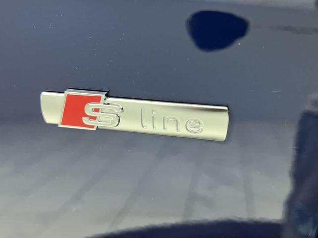Photo of 2022 Navarra Blue Metallic Audi Q5