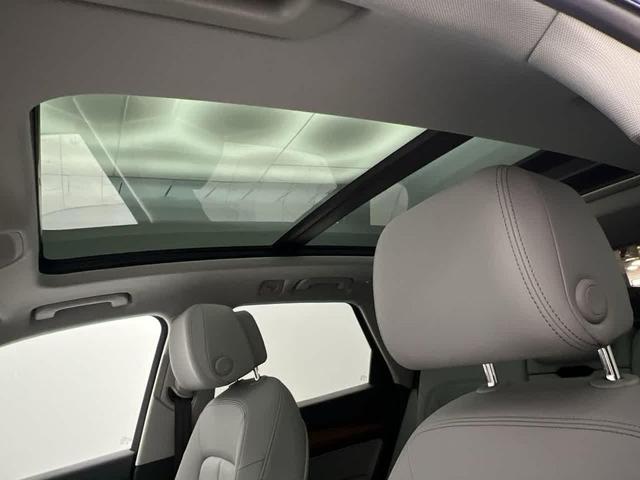 Photo of 2022 Navarra Blue Metallic Audi Q5