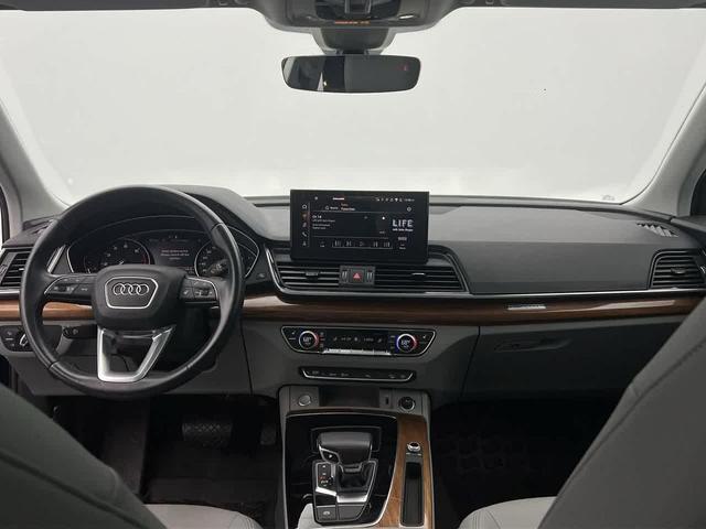Photo of 2022 Navarra Blue Metallic Audi Q5
