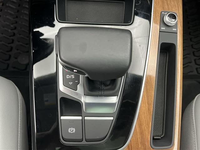 Photo of 2022 Navarra Blue Metallic Audi Q5