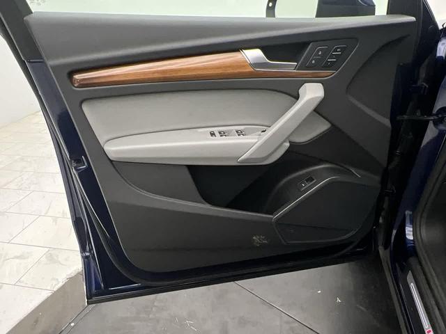 Photo of 2022 Navarra Blue Metallic Audi Q5