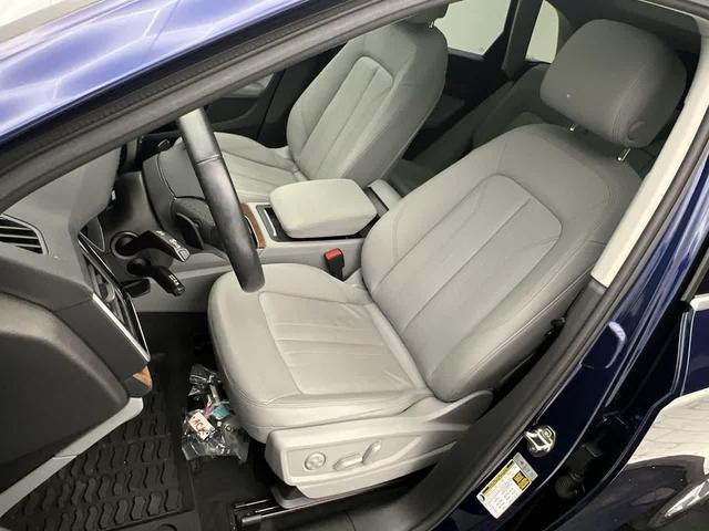 Photo of 2022 Navarra Blue Metallic Audi Q5
