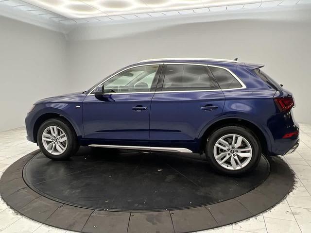 Photo of 2022 Navarra Blue Metallic Audi Q5