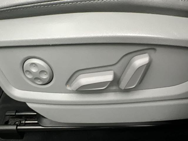 Photo of 2022 Navarra Blue Metallic Audi Q5