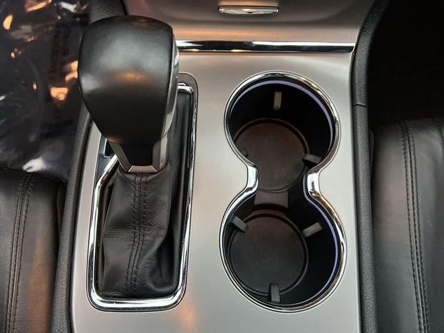 Photo of 2022 Bright White Clearcoat Jeep Grand Cherokee