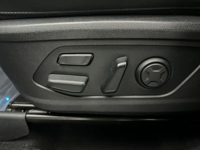 Photo of 2023 Wolf Gray Kia Sorento