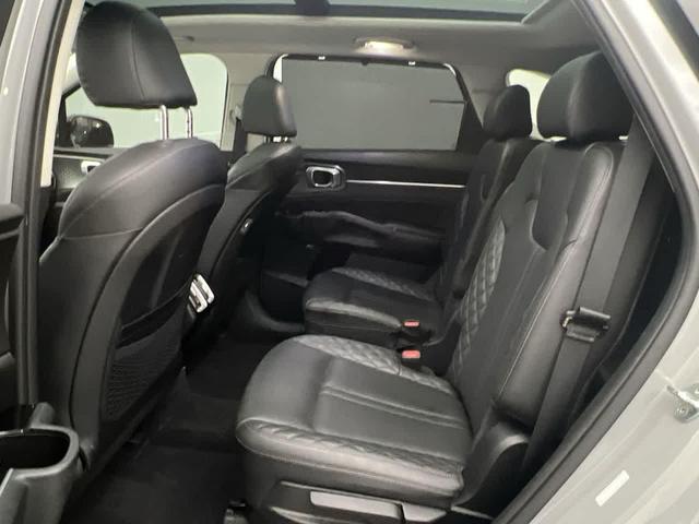 Photo of 2023 Wolf Gray Kia Sorento