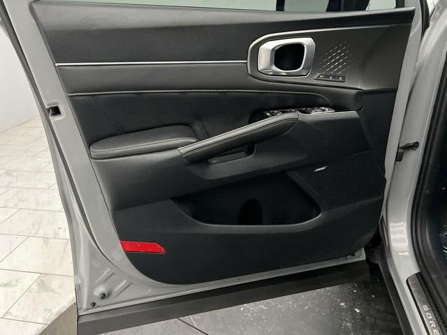 Photo of 2023 Wolf Gray Kia Sorento