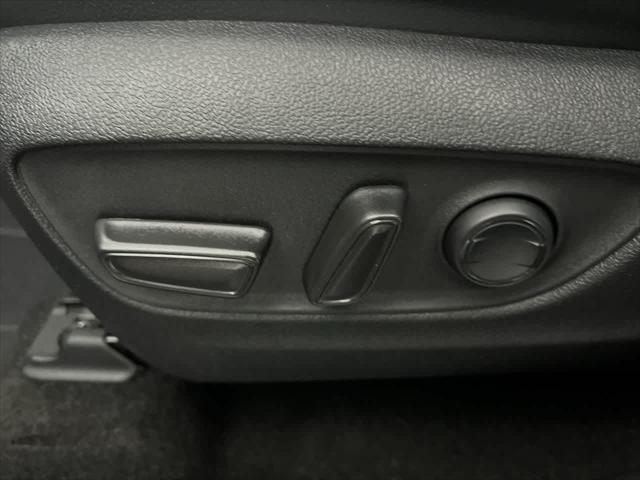 Photo of 2023 Midnight Black Metallic Toyota Highlander