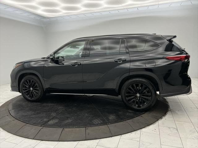 Photo of 2023 Midnight Black Metallic Toyota Highlander