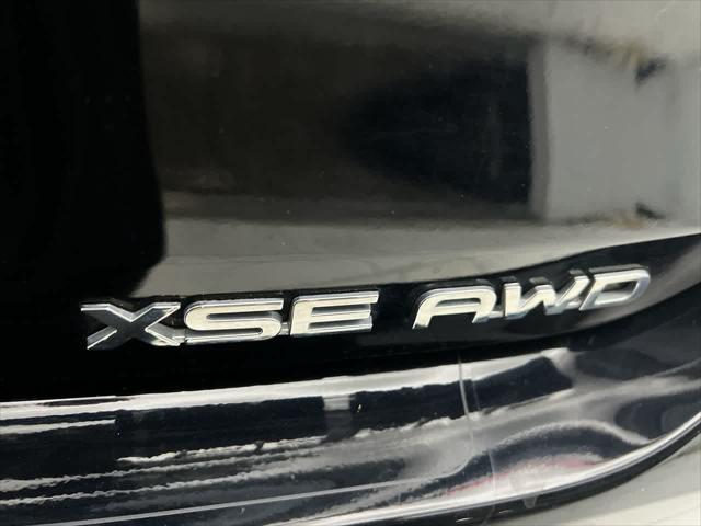 Photo of 2023 Midnight Black Metallic Toyota Highlander