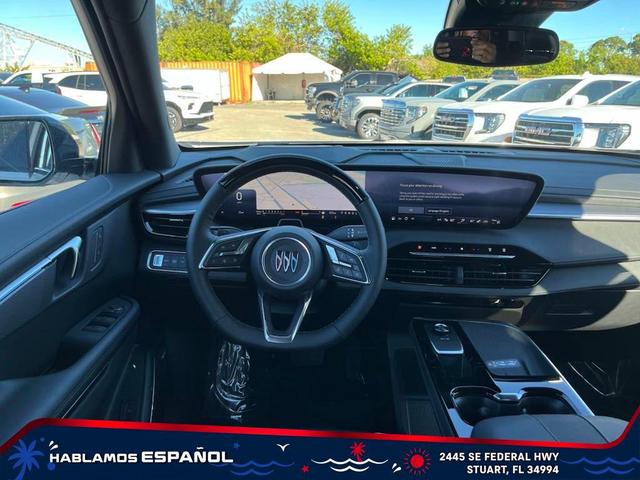 Photo of 2025 White Frost Tricoat Buick Enclave