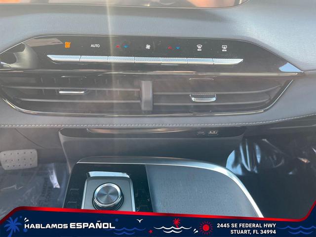 Photo of 2025 White Frost Tricoat Buick Enclave