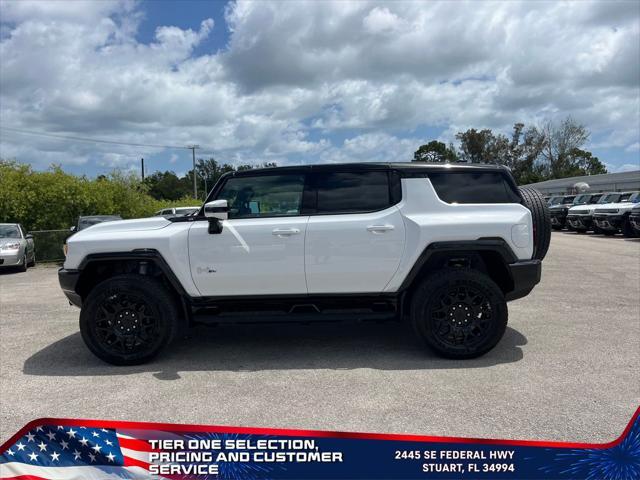 Photo of 2025 Interstellar White GMC HUMMER EV SUV