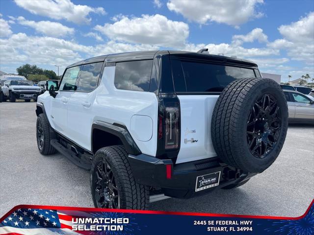 Photo of 2025 Interstellar White GMC HUMMER EV SUV
