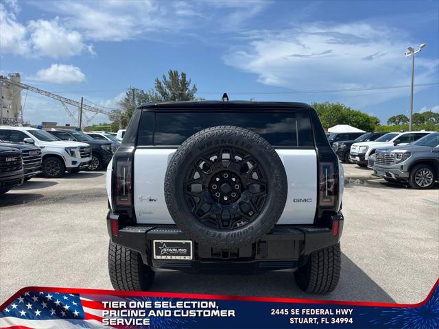 Photo of 2025 Interstellar White GMC HUMMER EV SUV