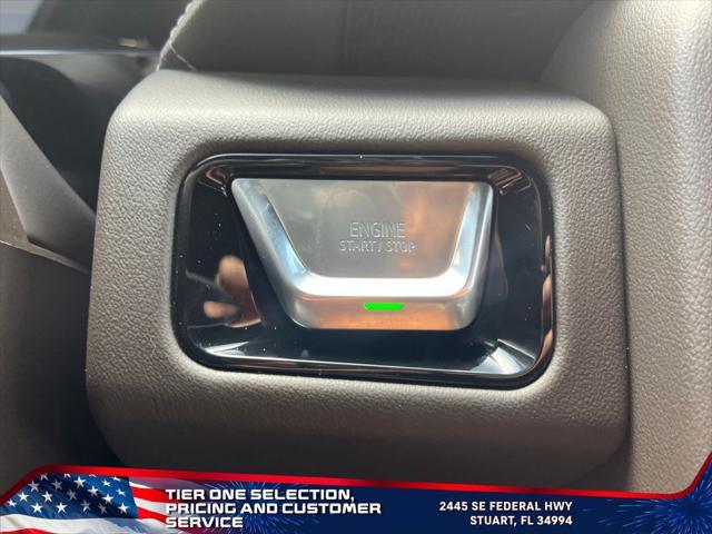 Photo of 2025 Summit White GMC Yukon XL