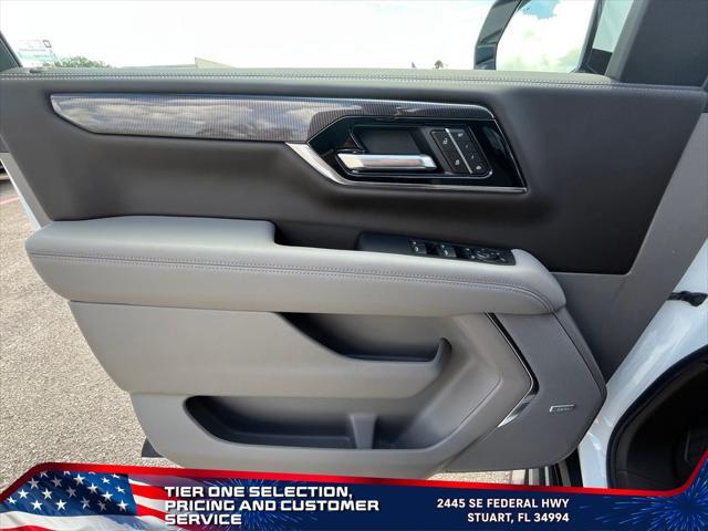 Photo of 2025 Summit White GMC Yukon XL