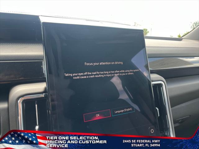 Photo of 2025 Summit White GMC Yukon XL