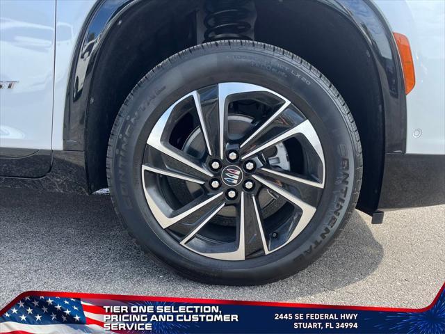 Photo of 2025 White Frost Tricoat Buick Enclave